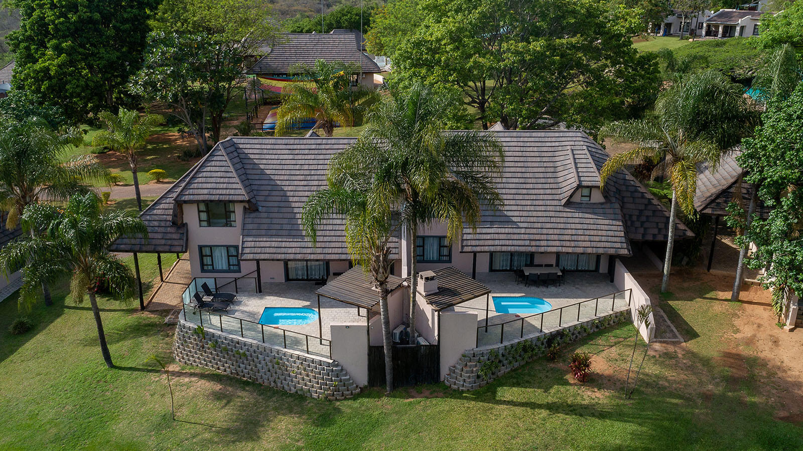Four Bedroom Luxury Chalet with Splash Pool