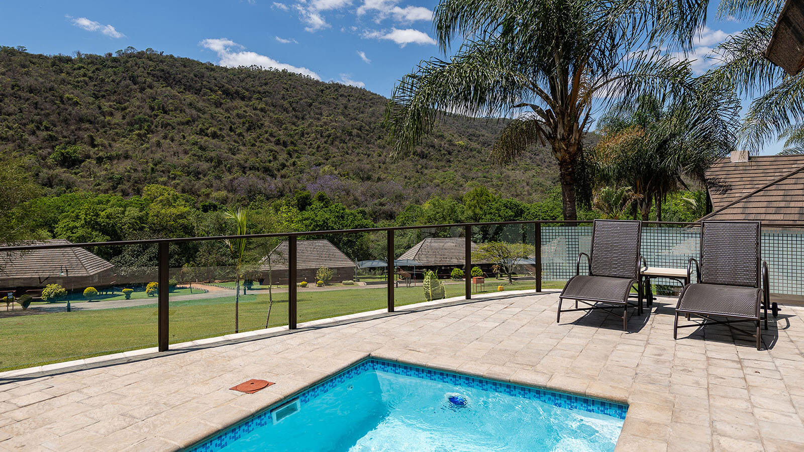 Four Bedroom Luxury Chalet with Splash Pool