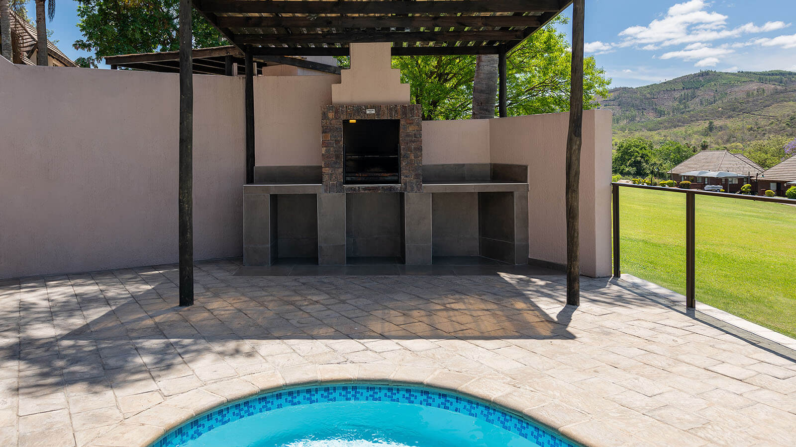 Four Bedroom Luxury Chalet with Splash Pool