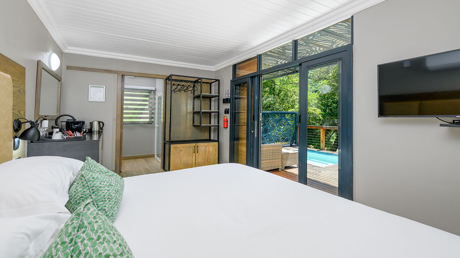 Riverview Cabin with Splash Pool