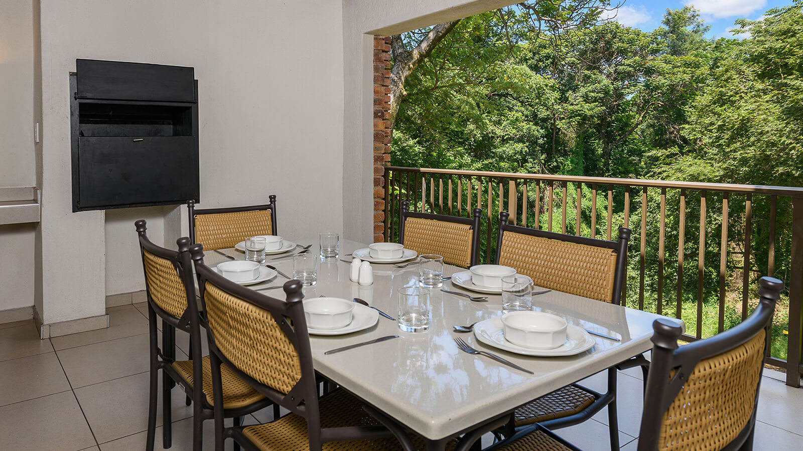 Three Bedroom Apartment with Patio