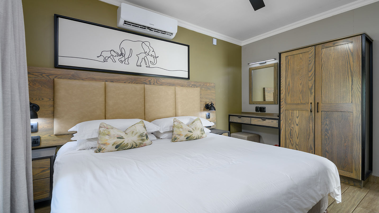 Two Bedroom Riverview Cabin with Splash Pool