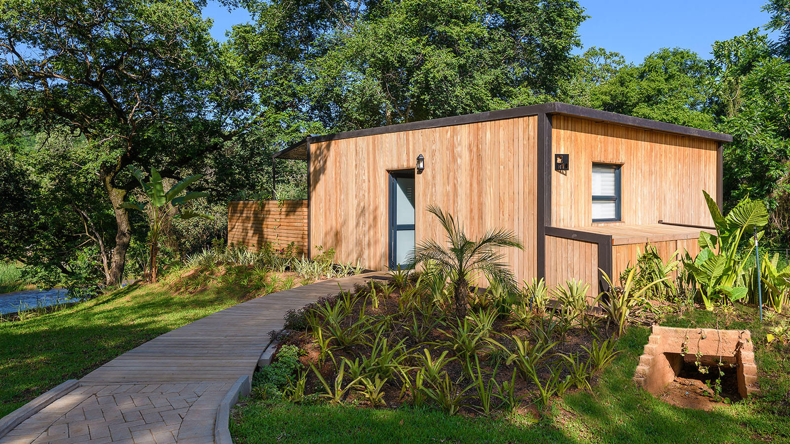 Two Bedroom Riverview Cabin with Splash Pool